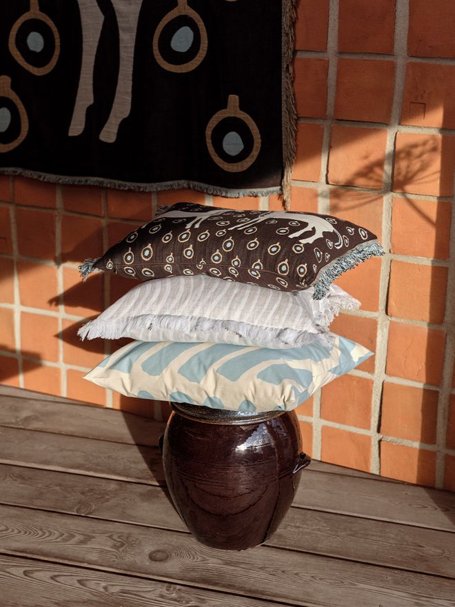 Marimekko Musta tamma cushion cover