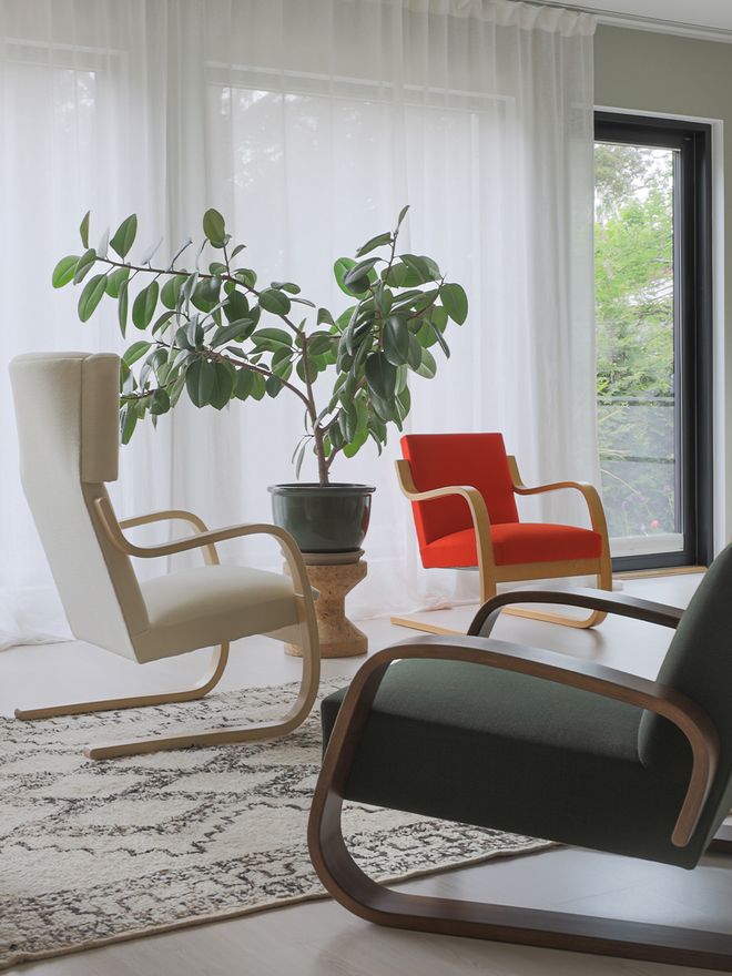 Humane from design to finish – Alvar Aalto's armchairs are hand-made in Finland
