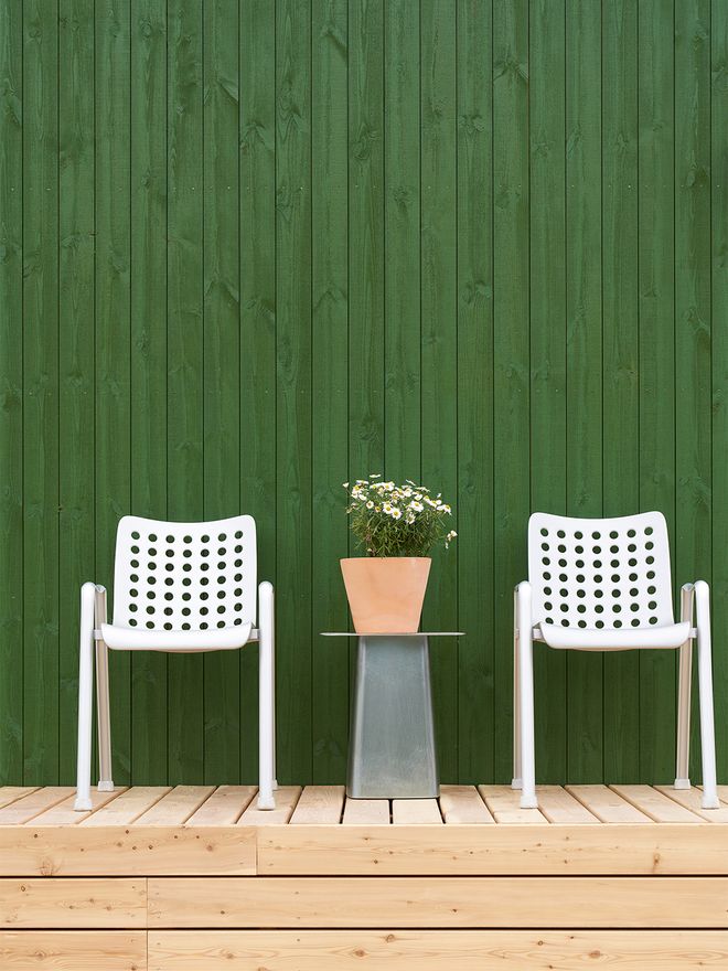 An image of Sommarnöjen's Sommar 30 miniature house, which is a part of the Architect's House exhibition: the terrace.