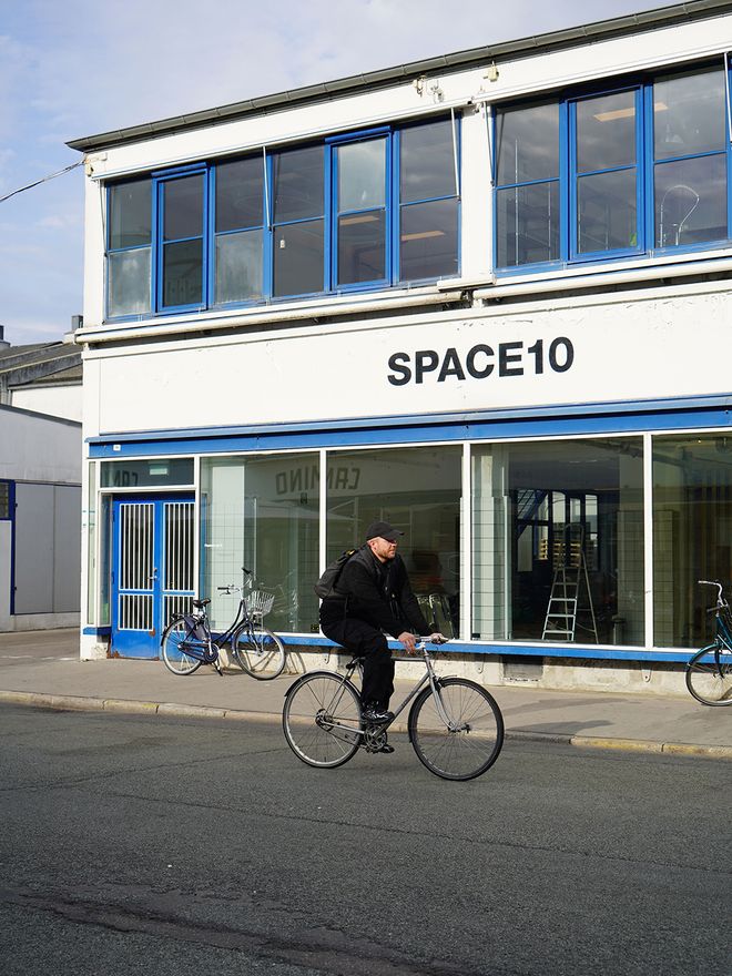 Simon Legald cycling in Copenhagen