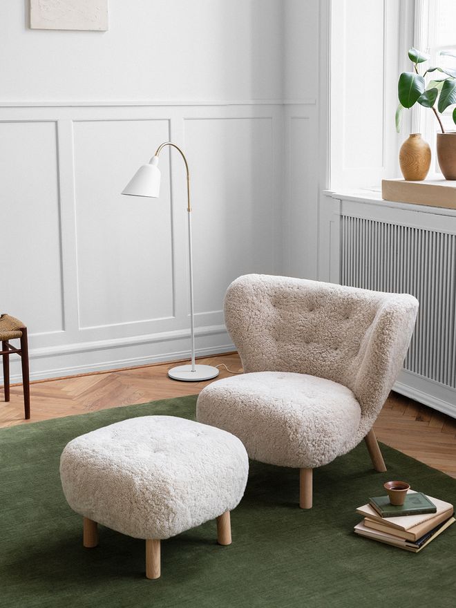 &Tradition Little Petra lounge chair and pouf, Moonlight sheepskin - walnut