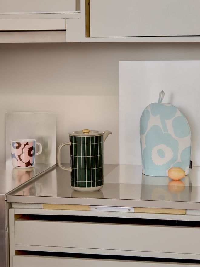 An image of Marimekko's Tiiliskivi press coffee maker on a kitchen counter.