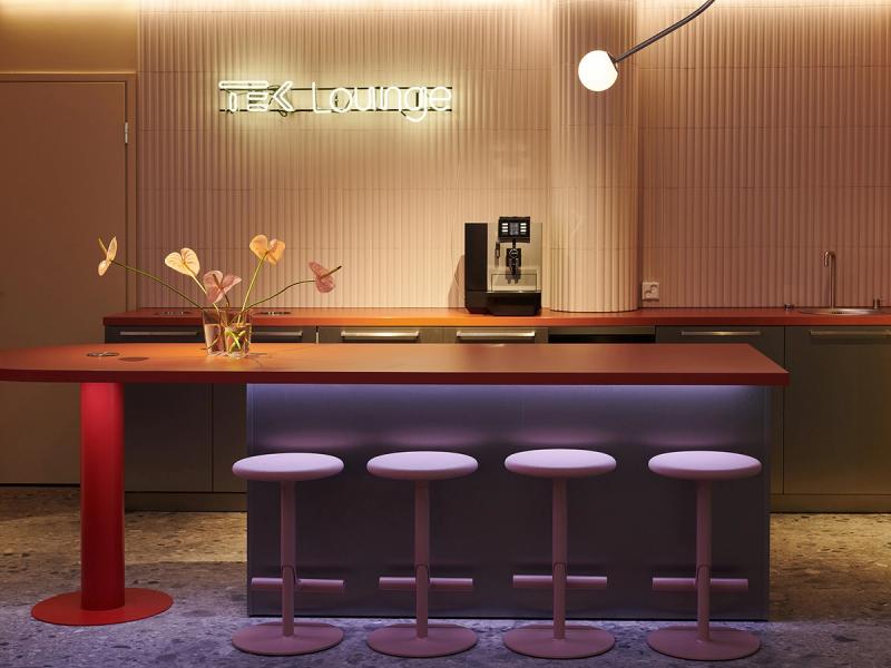 Tampereen uudistettu TEK Lounge toimii kampuksen olohuoneena