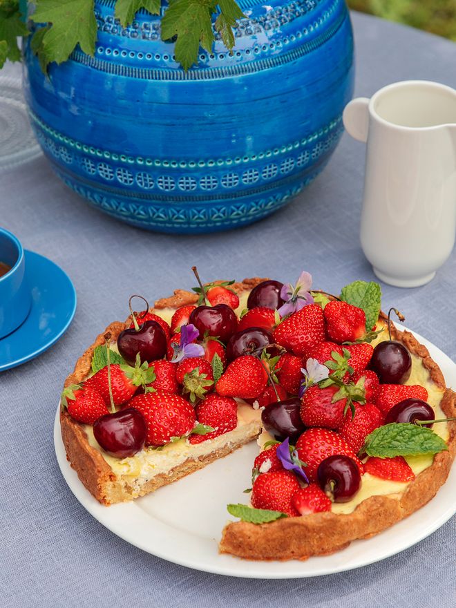 Savory-sweet goat cheese and berry tart for sunny summer days