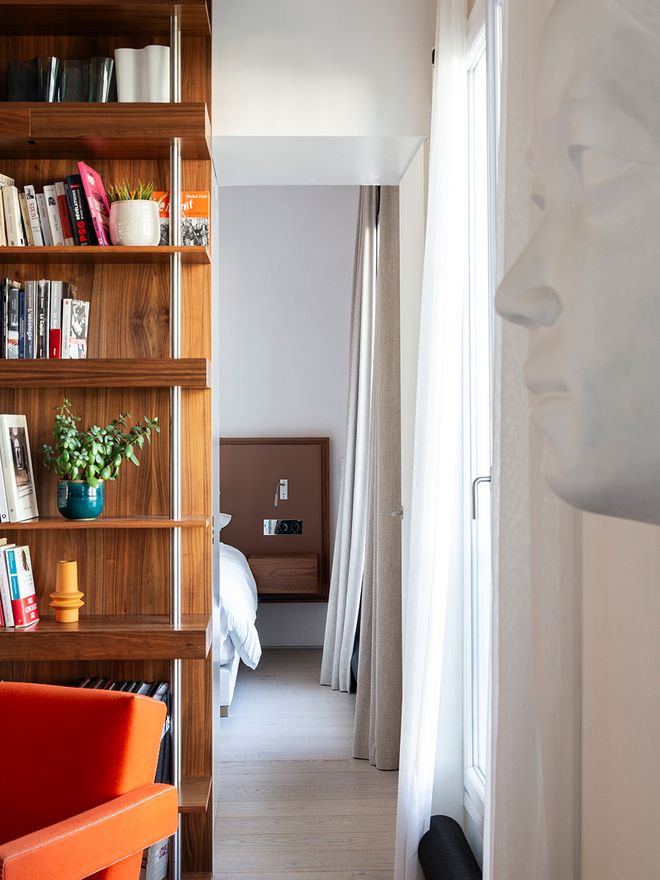 A view to the parents' bedroom 