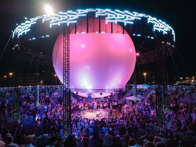 Flow Festival 2024 tarjoaa elämyksiä kaikille aisteille – katso toimituksemme 6 + 1 vinkkiä festariviikonloppuun!