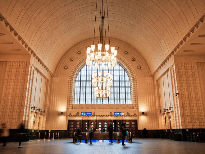 Paavo Tynell chandeliers at Helsinki Central Station