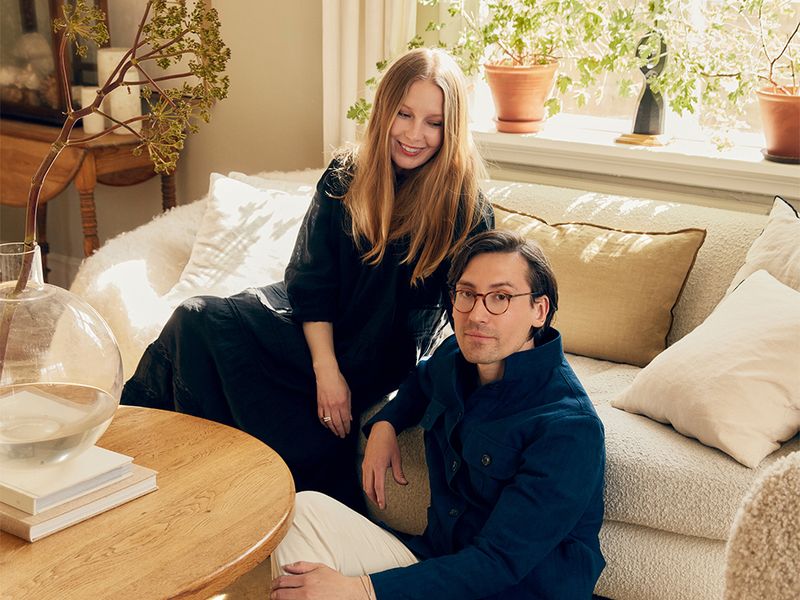 Taidetta ja inspiraatiota Tukholmassa – Mattias ja Carolina Stormin koti on yhdistelmä vintagelöytöjä sekä skandinaavista muotoilua