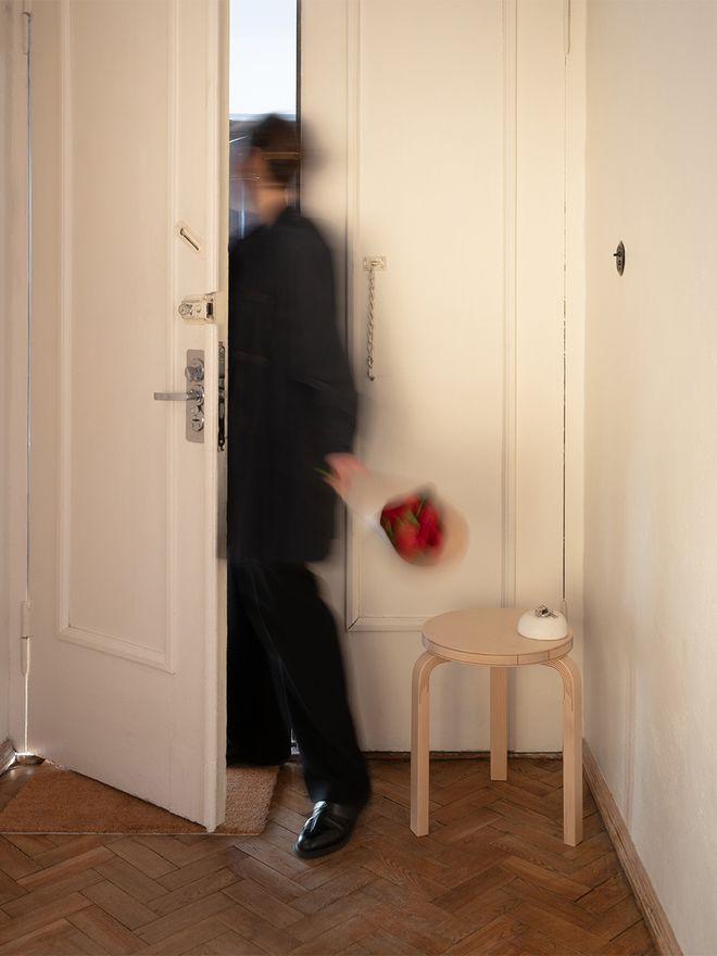 Artek Aalto stool 60 Kontrasti as a side table at the entrance next to a door