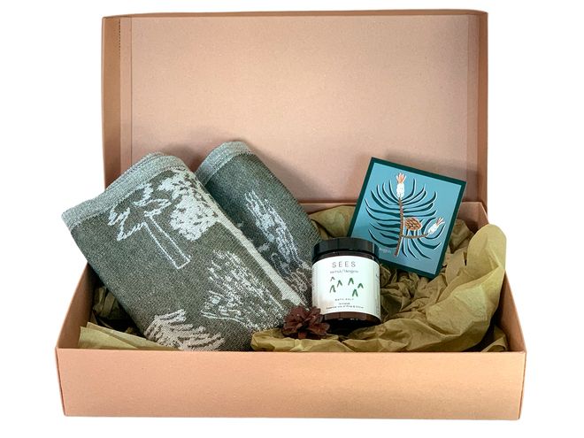 An image with Metsä/Skogen's pampering gift box.