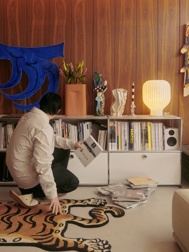 Muuto’s Ridge vase and Strand lamp