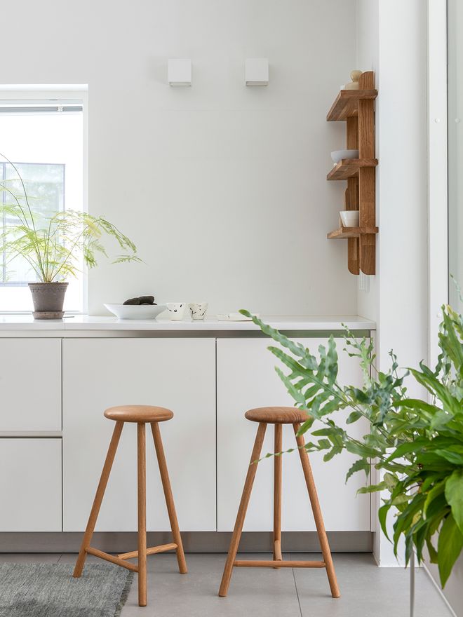 Nikari Perch stool in oak