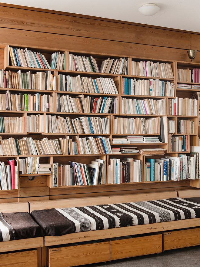 A booksgelf in Tove Jansson's studio