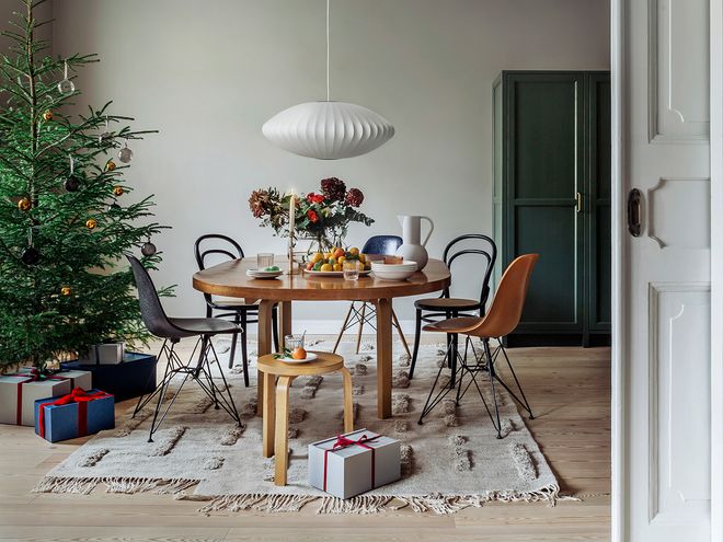 Set up a more beautiful Christmas table without strict rules