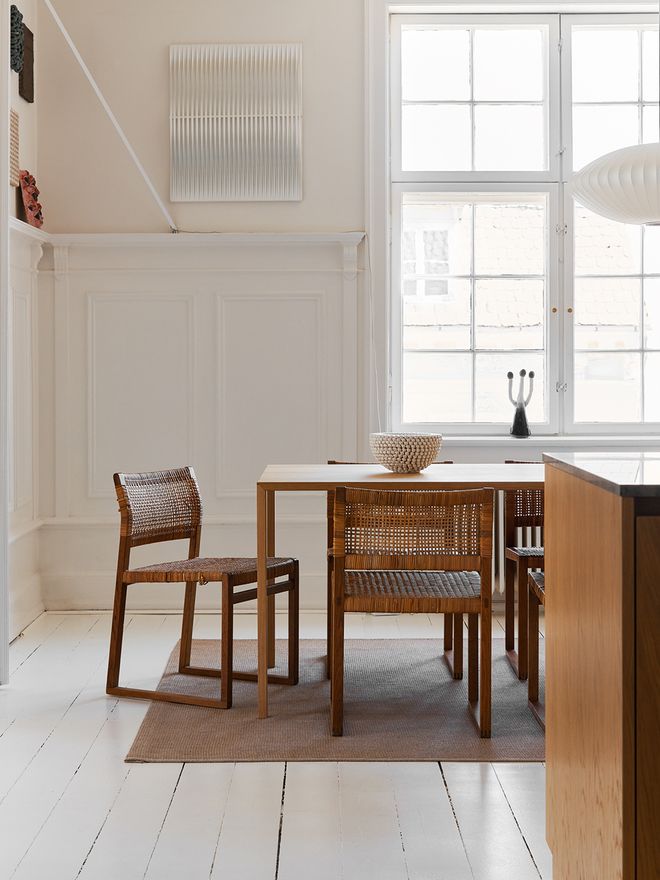 A Fredericia BM61 dining chair