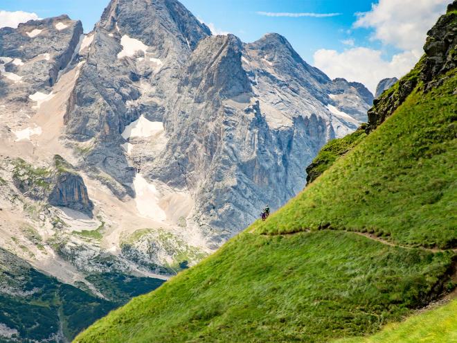 Pyöräilyreitit mahtavissa maisemissa: Dolomiitit, Italia