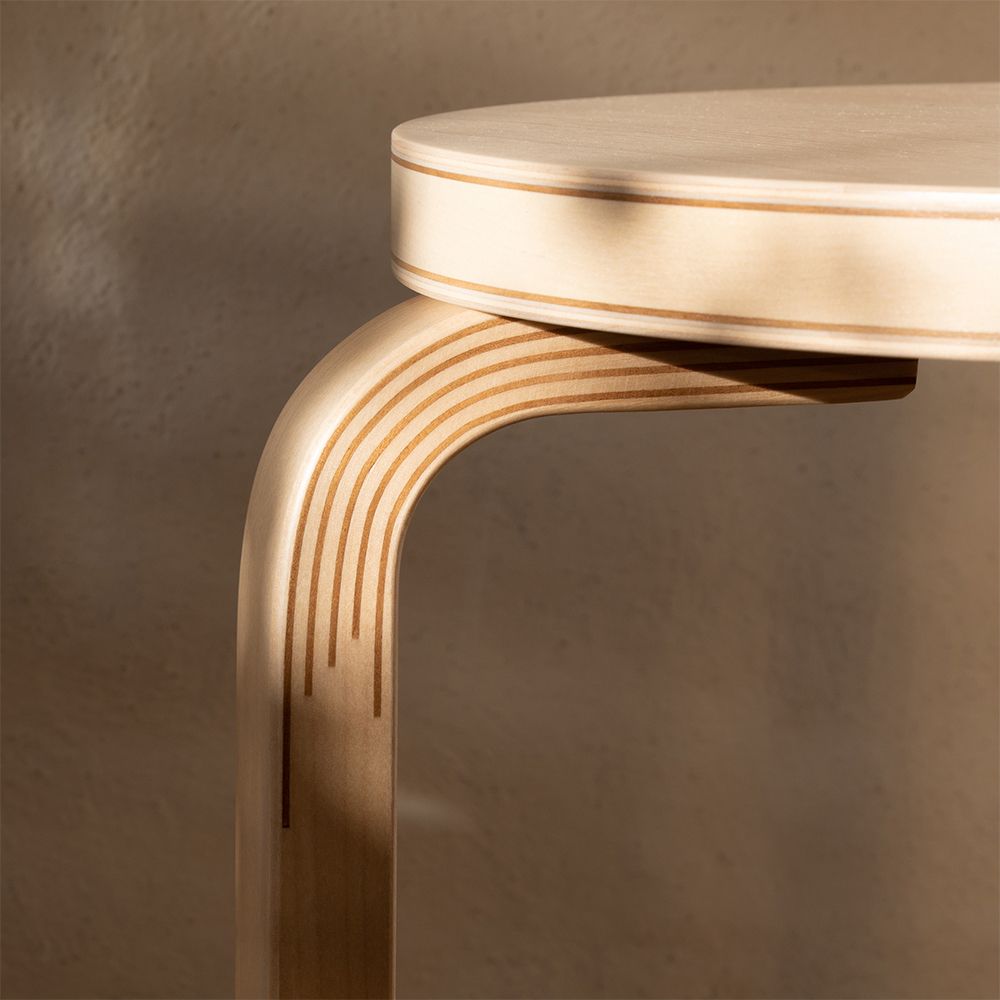 Aalto stool 60 Kontrasti celebrates the ingenious construction of
