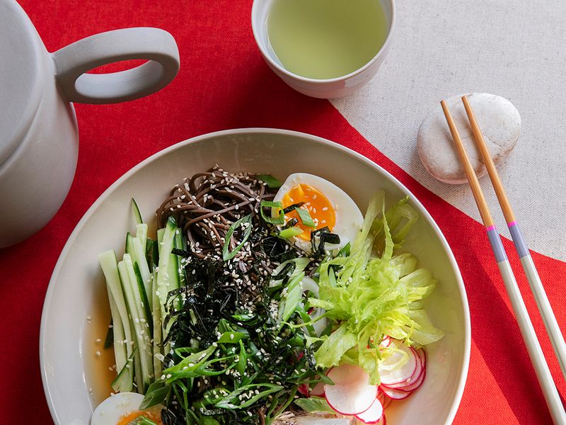 Lovely lunch noodles – whip up fast and flavorful veggie noodles for a tasty weekday lunch