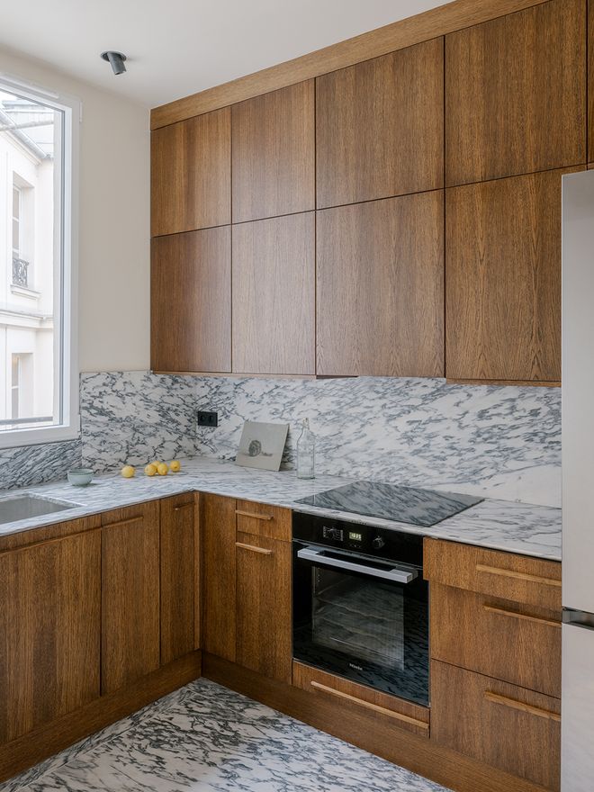An image of an apartment in Paris, Lunain, designed by architect Louis Denavaut. The image features the kitchen decor. 