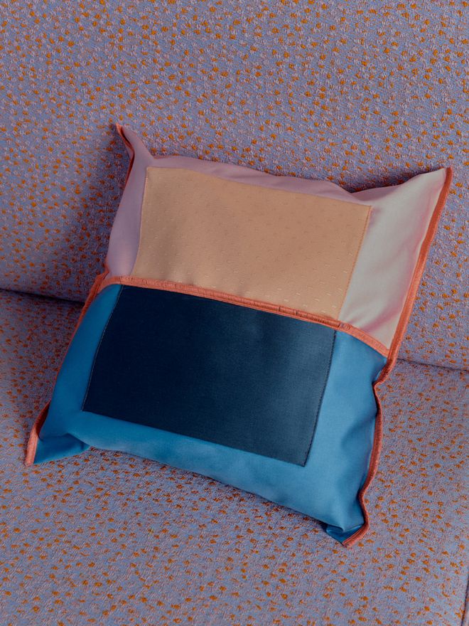 Juslin Maunula Cushion, safiiri
