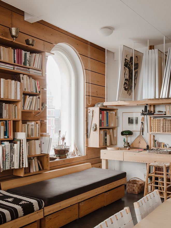 A curved window in Tove Jansson's studio