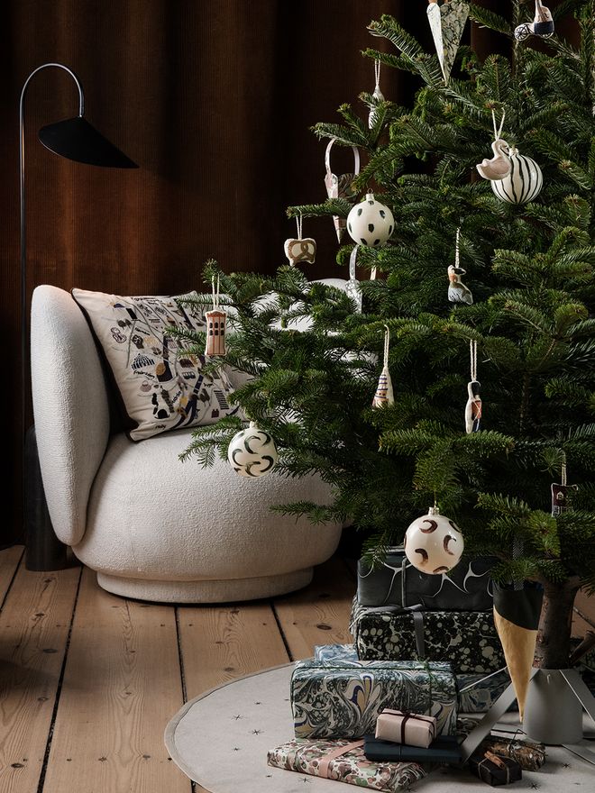 Christmas decor begins with small changes – whatever you do, don't forget flowers