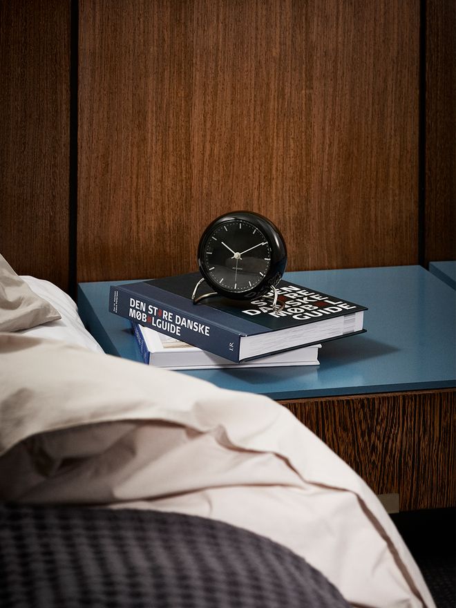 Arne Jacobsen’s AJ City Hall table clock