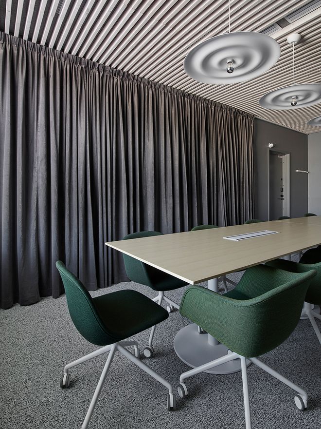 Muuto  Fiber tuoli käsinojilla, pyörivä