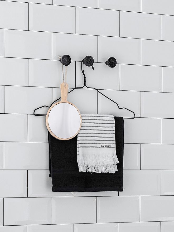 Woodio wall hooks