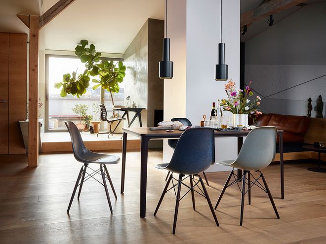 Vitra Eames DSW Fiberglass Chair, navy blue - maple