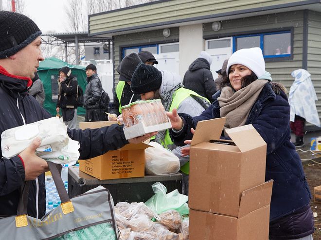 A volunteer handing out supplies