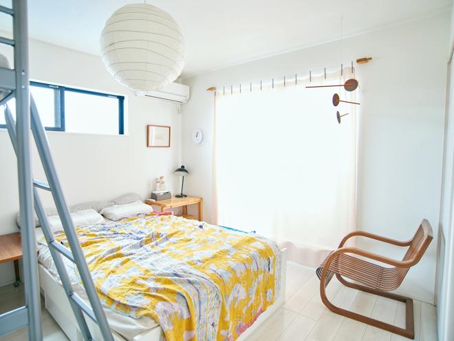 A compact bedroom
