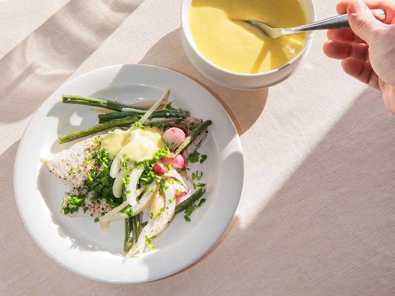 Viikonloppulounaan rennot reseptit: Kalaa ”en papillote” ja sitruunainen aioli