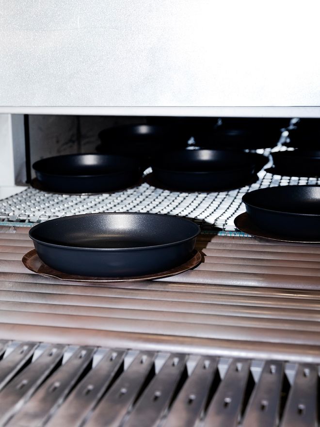 Manufacturing Fiskars coated frying pans