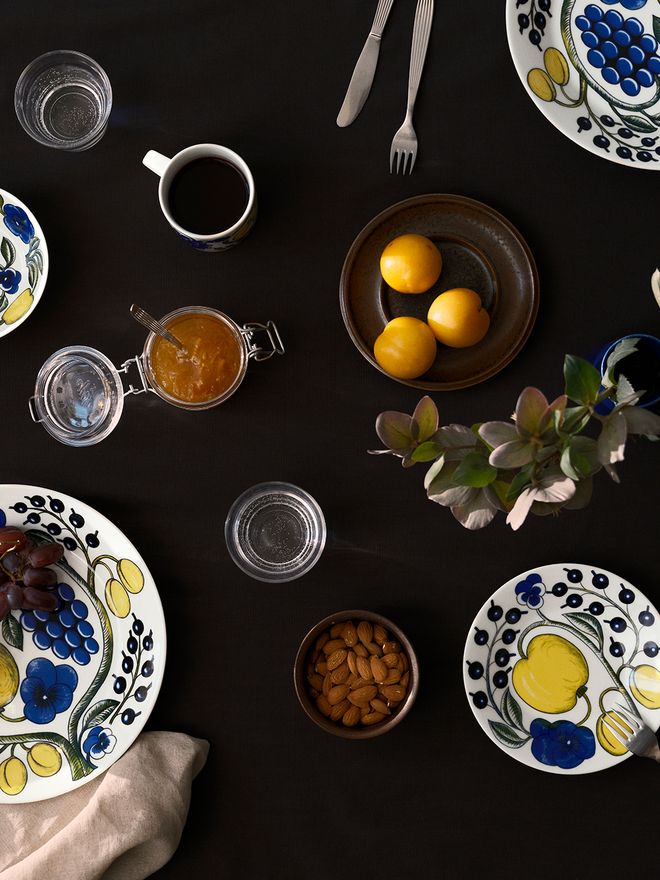 Scandinavian Christmas table: Arabia Paratiisi tableware