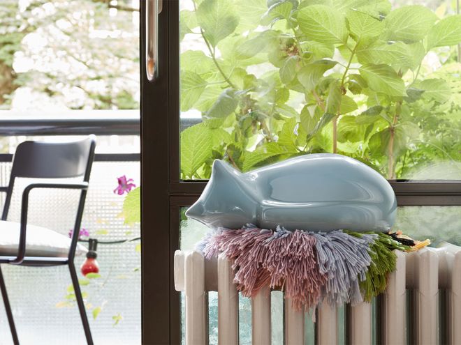 Vitra Resting Cat, bright blue
