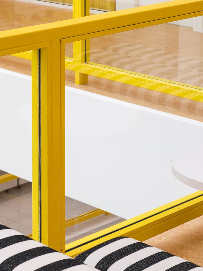 The yellow library Lähde