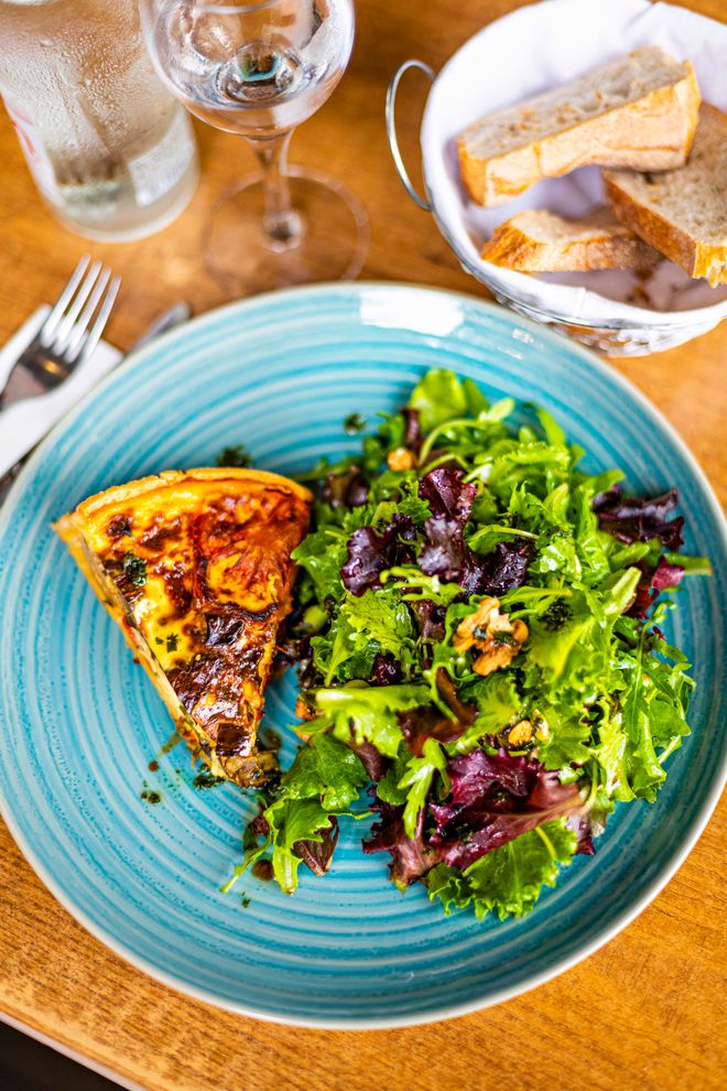 An image of a plate of food, from the Resto Côté Sud restaurant in Cimiez, Nice.