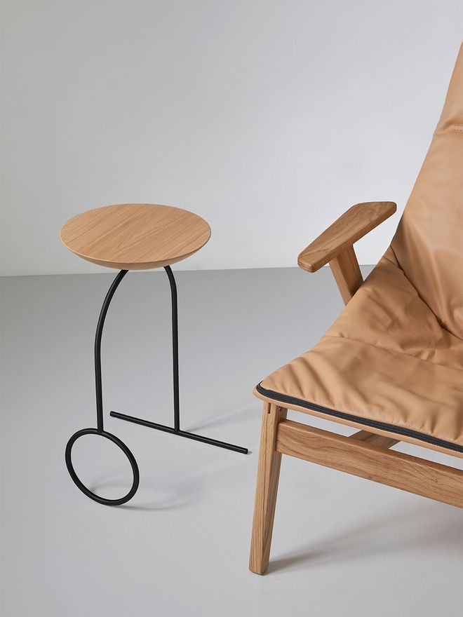 Viccarbe Giro sculpture table, black - matt stained oak