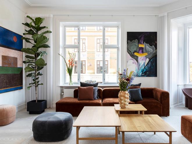 Circus pouf in the living room 