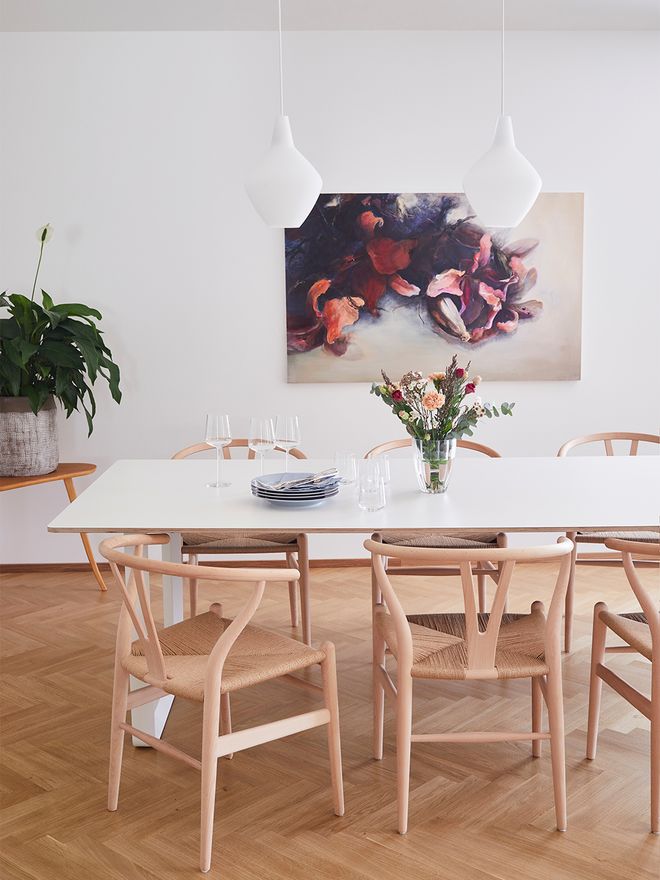 CH24 Wishbone chairs around the Muuto's dining table