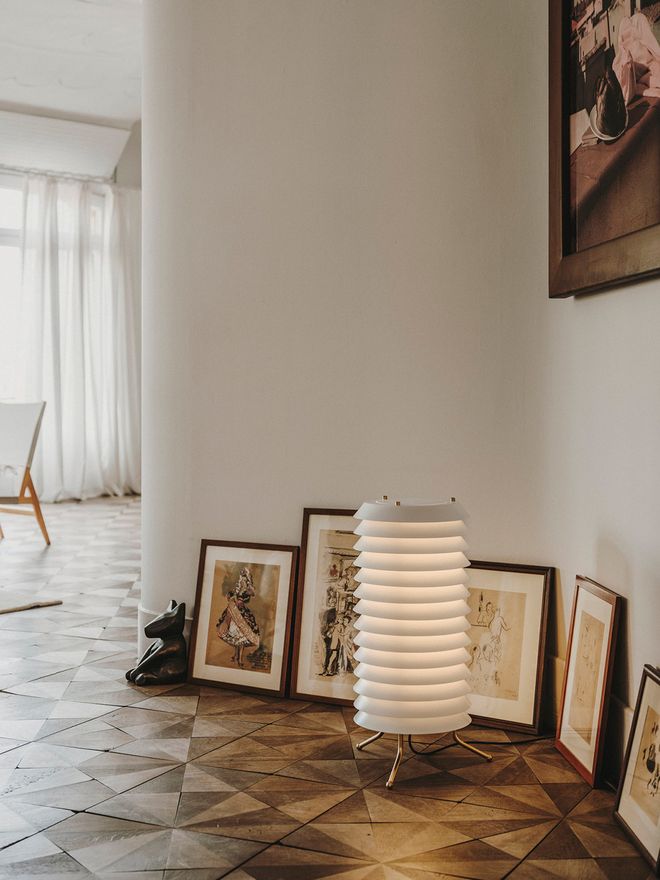 Santa & Cole  Maija 30 floor lamp, white