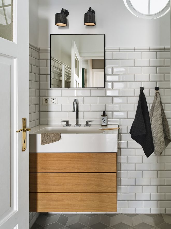 Metro tiles in the bathroom