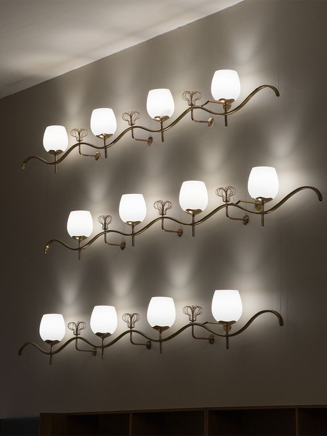 Paavo Tynell wall lamps at Hotel Vaakuna