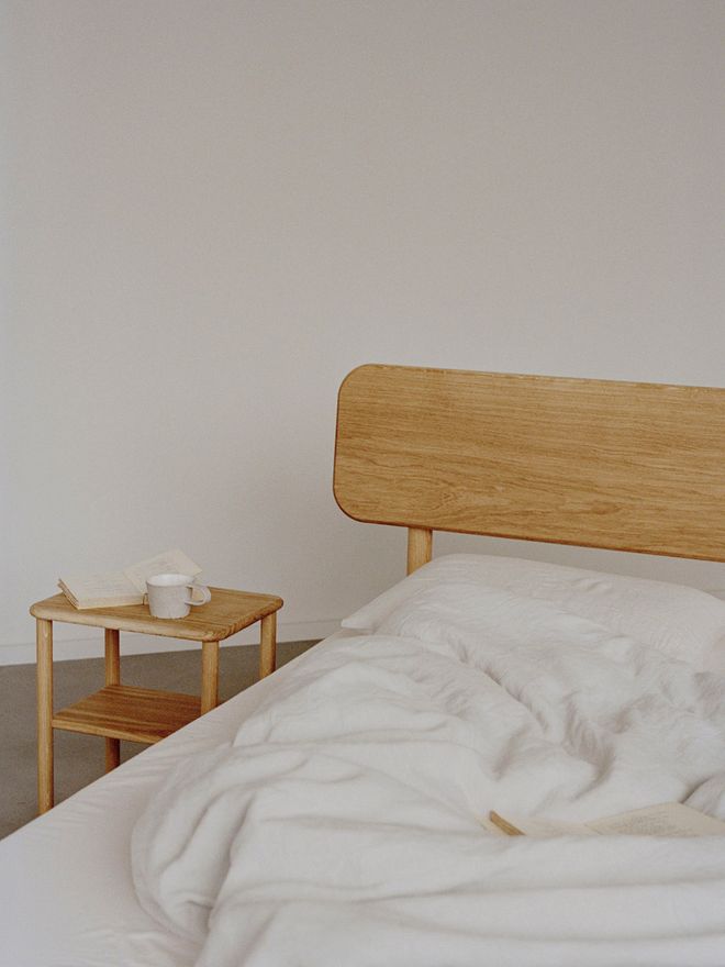 Close-up of the RYE bed frame and the nightstand next to the bed