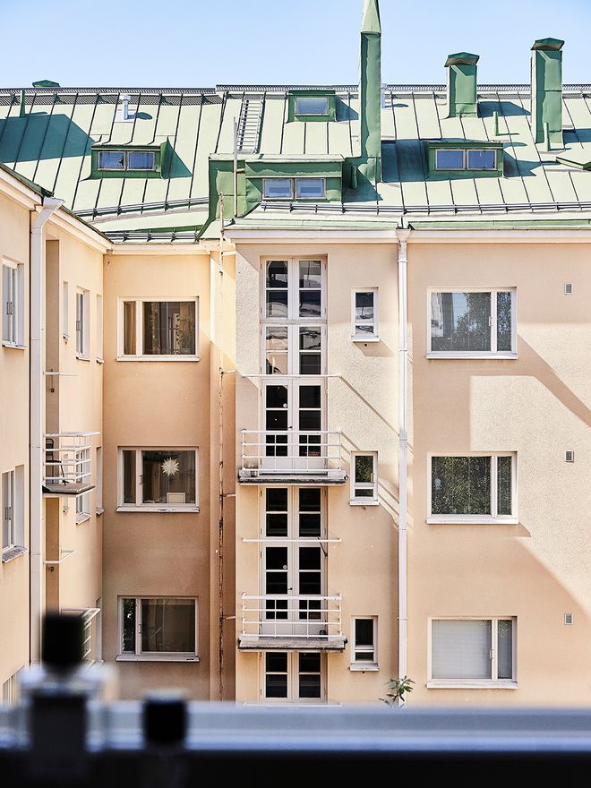 Kuva taloyhtiön sisäpihasta Helsingin Punavuoressa