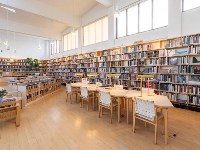 Interior image of the library in the Nordic House