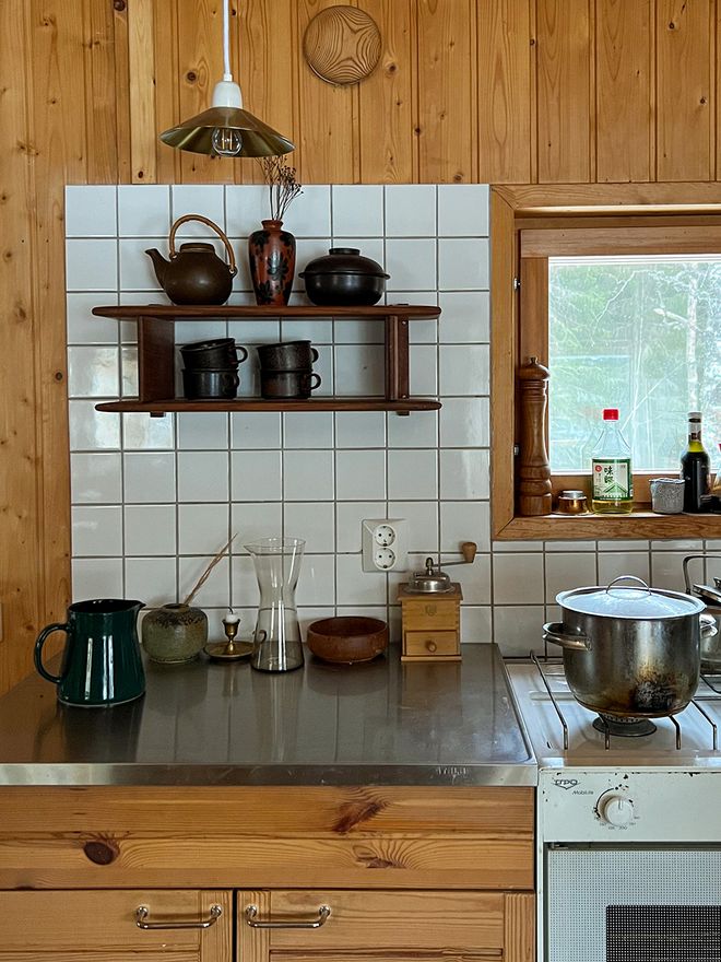 Kuva, jossa Anna Pirkolan kesämökin sisustus.