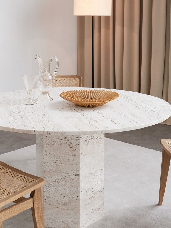 GUBI Epic dining table, round, 130 cm, white travertine