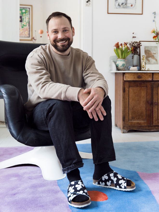 Lauri Kähkönen and his Karuselli lounge chair